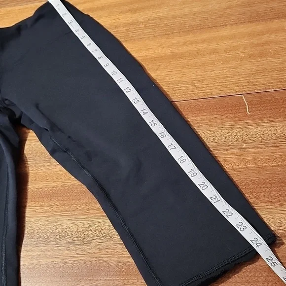 Lululemon black Capri leggings SZ 8 - Picture 6 of 9